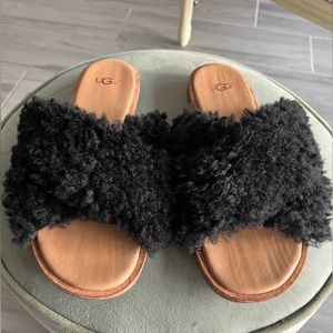 Ugg black sandal